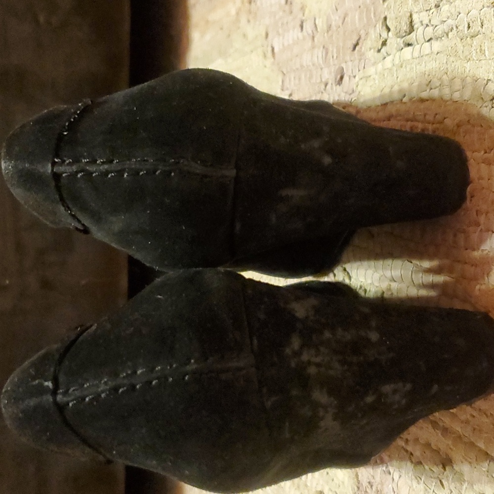 Shoes - Picture 3 of 4